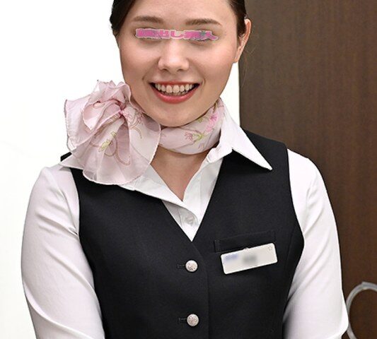しごいてしゃぶってヌキまくり！！大手航空会社勤務の憧れのキャビンアテンダントが無数に生えた壁ち○ぽの即ヌキに挑戦！黒パンスト美脚CAうみかさん