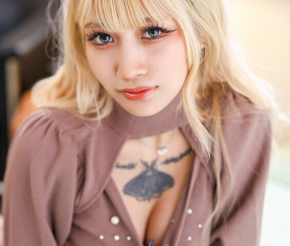 塩対応金髪ギャルがインタビューで即メス堕ちwww欲求強すぎて即ホテル！乳首ピアス敏感ギャル、ジュボ手コキ＆グラインド騎乗位で自分から腰振りまくり。バック激ピストン無許可中出し→精子漏れジョボフェラ→突き上げ正常位鬼ピス、最後は乳首ピアスにぶっかけ発射◆